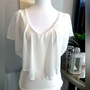 White layered blouse with V-neck and short sleeves